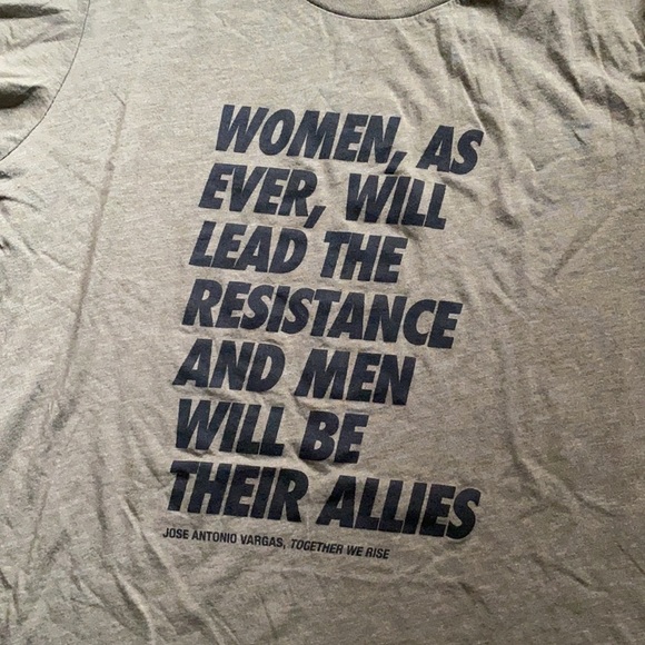 BUNDLE of Graphic Tees - Picture 12 of 14